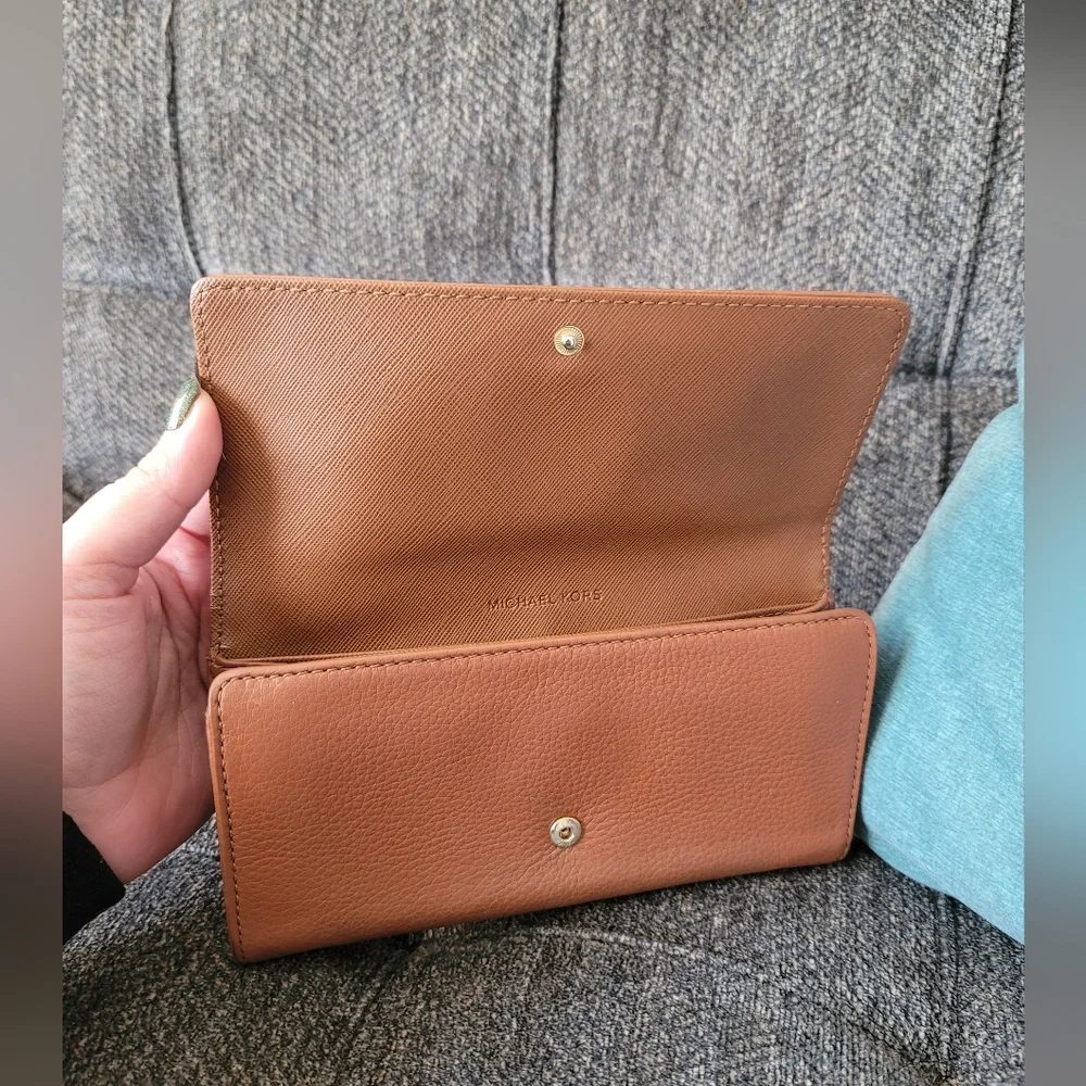 Michael Kors Fulton Leather Wallet - Picture 4 of 13